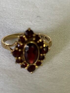 Vintage 10K Garnet Cluster Ring